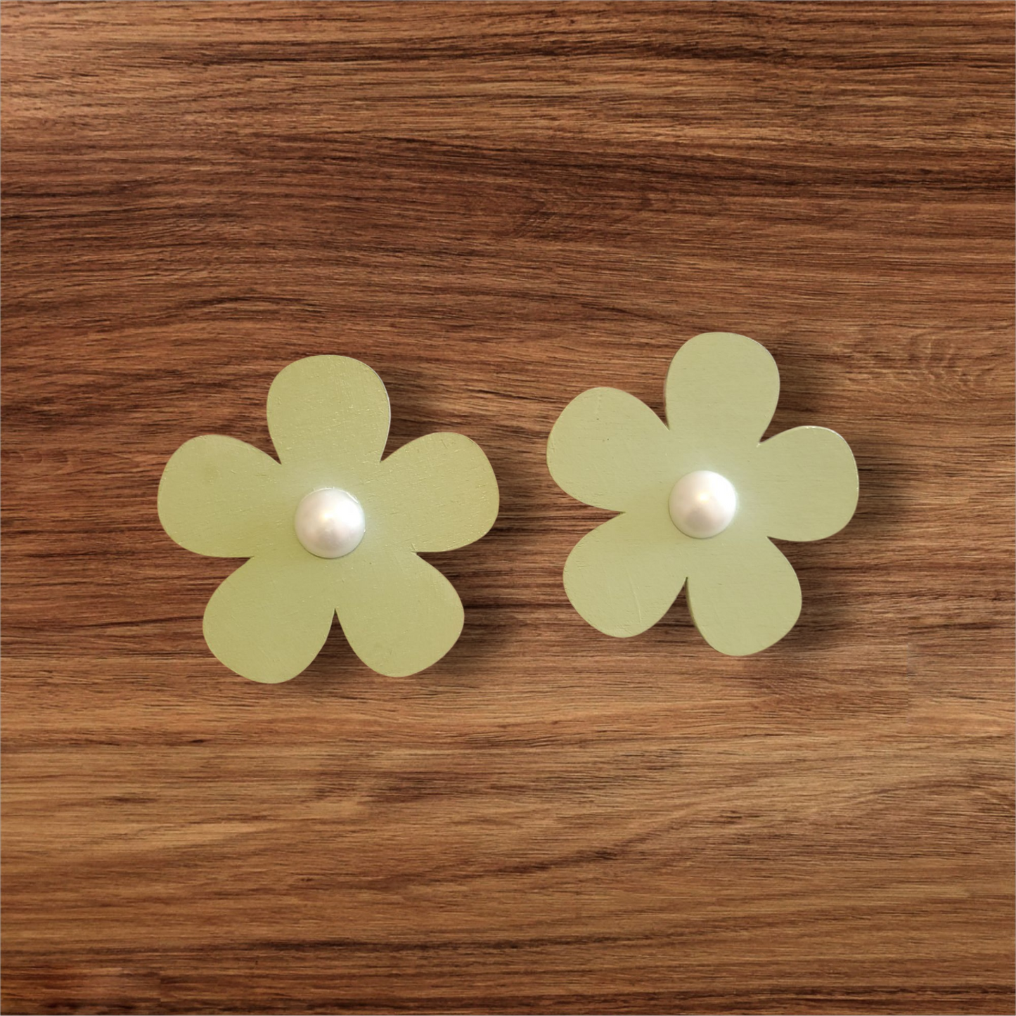Light Green Petals with Pearl